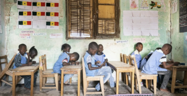 Seule une fille sur trois atteint l’école secondaire au Sénégal : voici pourquoi et comment y remédier, African Population and Health Research Center, avril 2023
